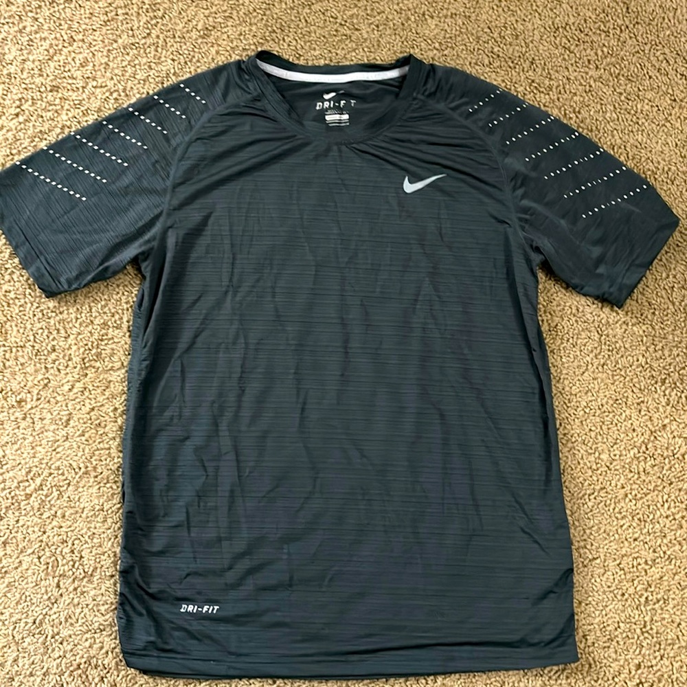 Score a Youth L, Dark Gray Nike Dri-Fit! Stay dry, comfortable & stylish.